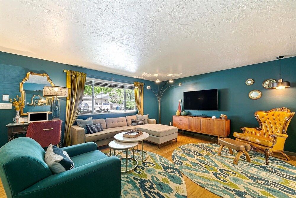 The East End Retreat House, Multiple Beds, Kitchen, City View (Hillview - #731) 12