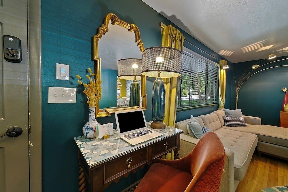 The East End Retreat House, Multiple Beds, Kitchen, City View (Hillview - #731) 14