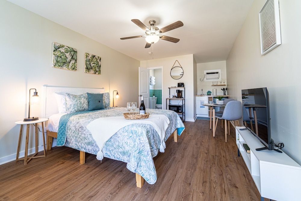Studio, Kitchenette
