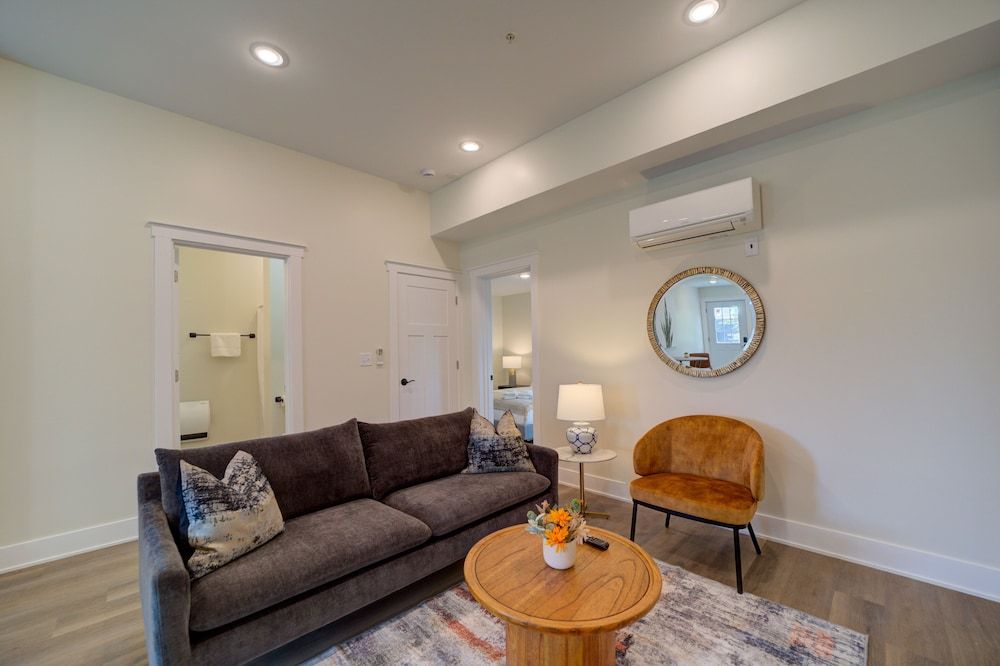 DreamStay on Clay Deluxe Suite 9