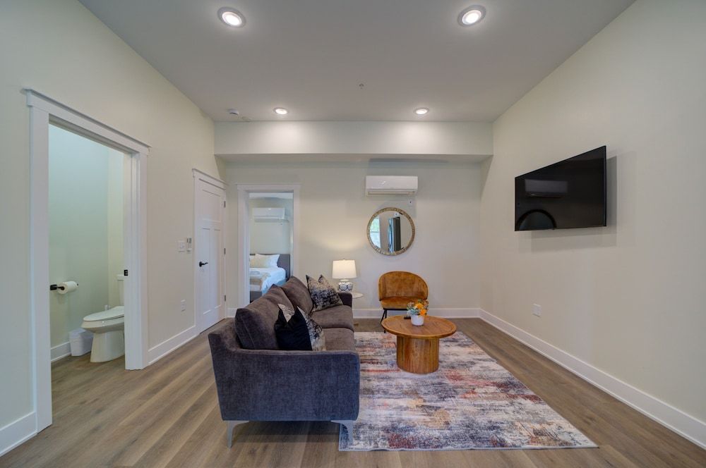 DreamStay on Clay Deluxe Suite 10