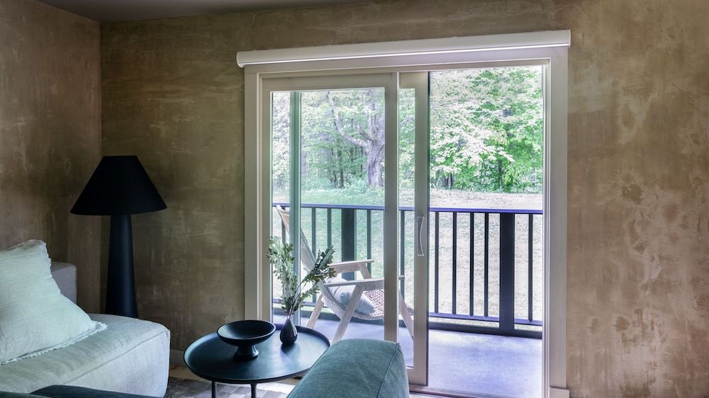 AWOL Stowe King Junior Suite w/ Fireplace 4