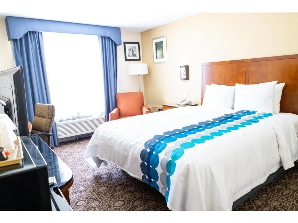 1 King Bed, Mobility Accessible Room, Bathtub with Grab Bars, Non-Smoking