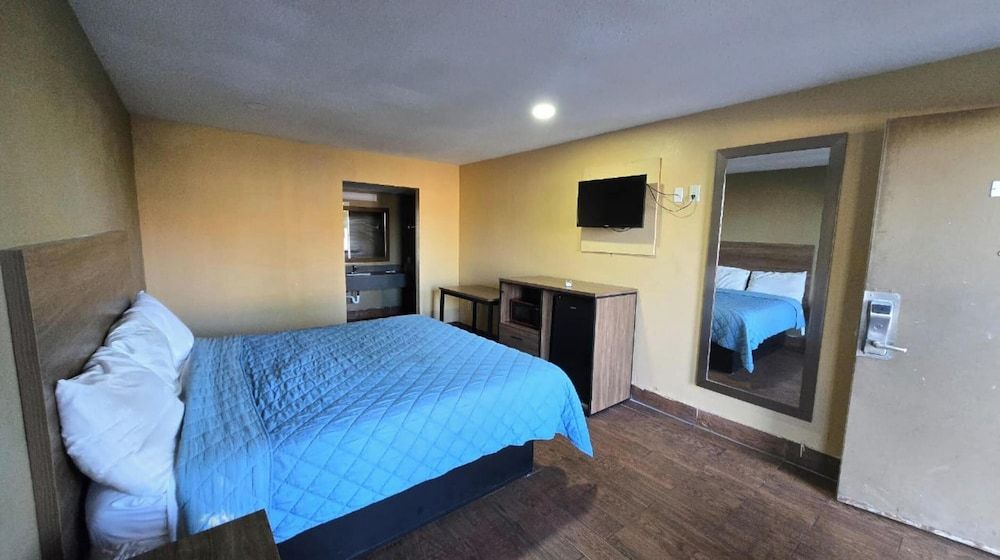 Room, 1 King Bed, Non Smoking