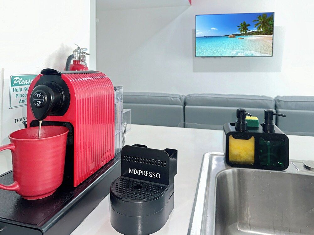 Experience Luna Sky! 65" TV Bar BBQ go FL Keys Comfort Townhome 15