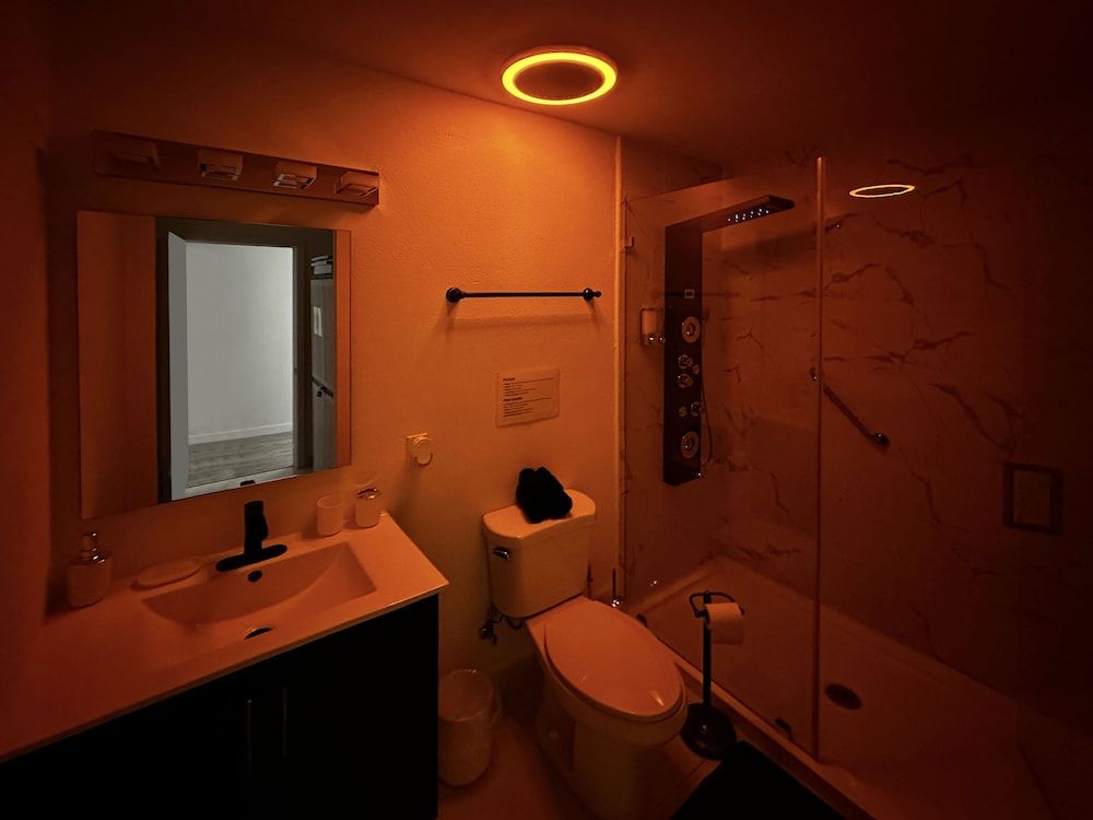 Experience Luna Sky! 65" TV Bar BBQ go FL Keys Comfort Townhome 14