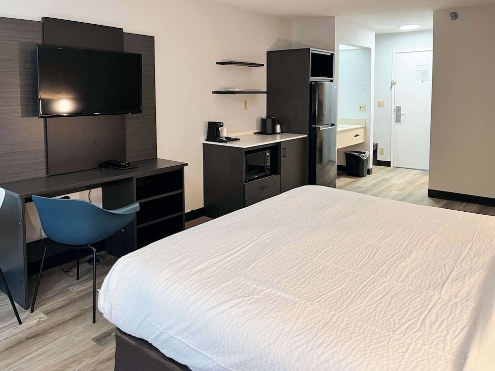 Studio 6 Suites – Elkhart, In Standard Room, 1 King Bed, Non Smoking