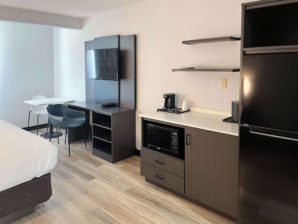 Studio 6 Suites – Elkhart, In Standard Room, 1 King Bed, Non Smoking 6