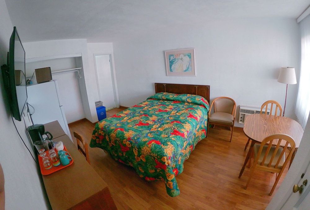 Standard Room, 1 Queen Bed, Non Smoking