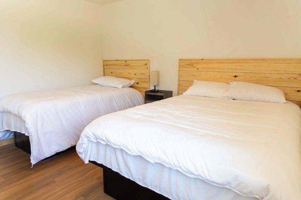 Bluffside Gardens Family Cabin, 2 Bedrooms 6