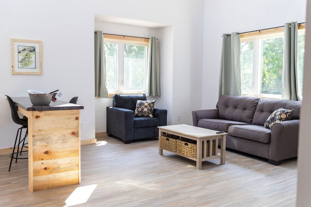 Bluffside Gardens Family Cabin, 2 Bedrooms 14