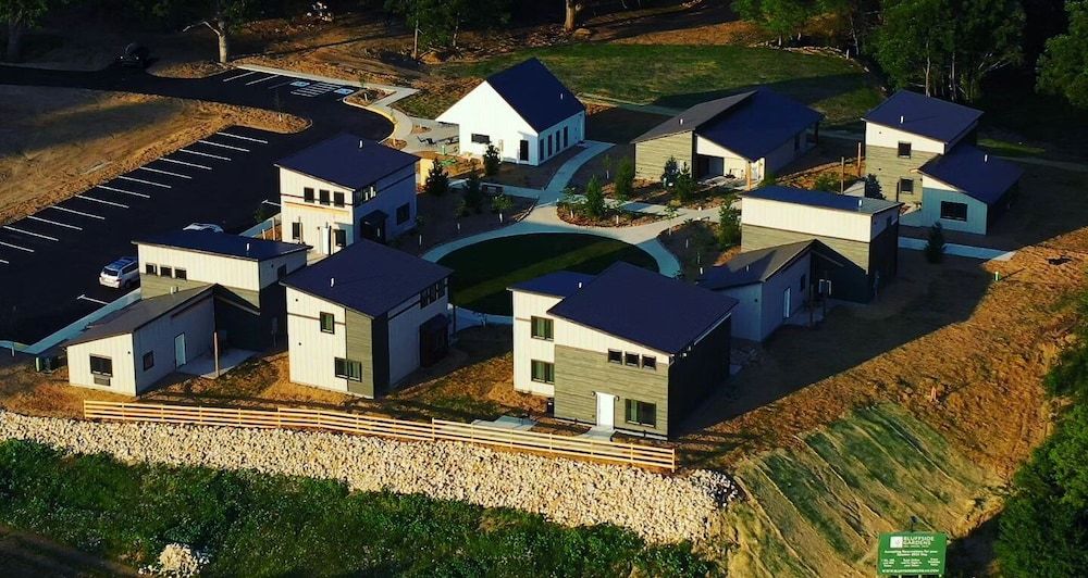 Bluffside Gardens Family Cabin, 2 Bedrooms 8