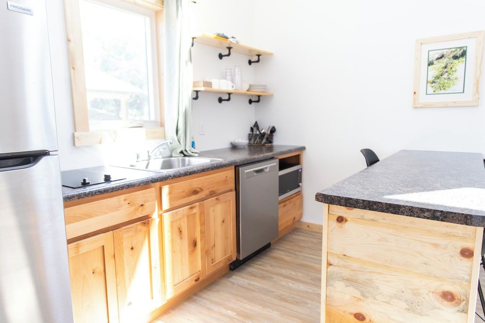 Bluffside Gardens Family Cabin, 2 Bedrooms 12