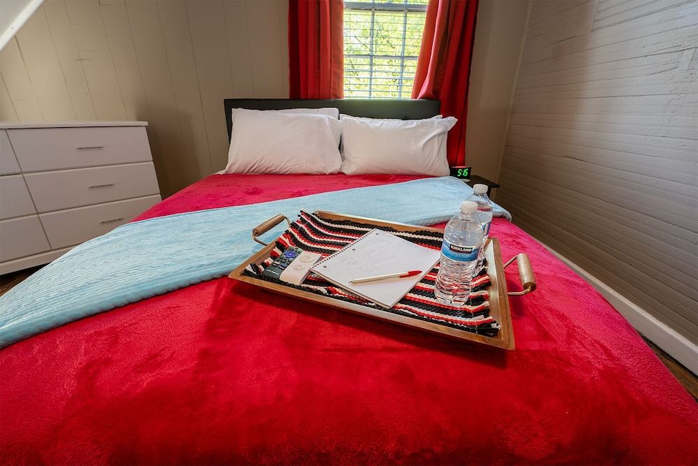 Home Office, Free Wi-Fi, Parking, 6 Beds, Beltline