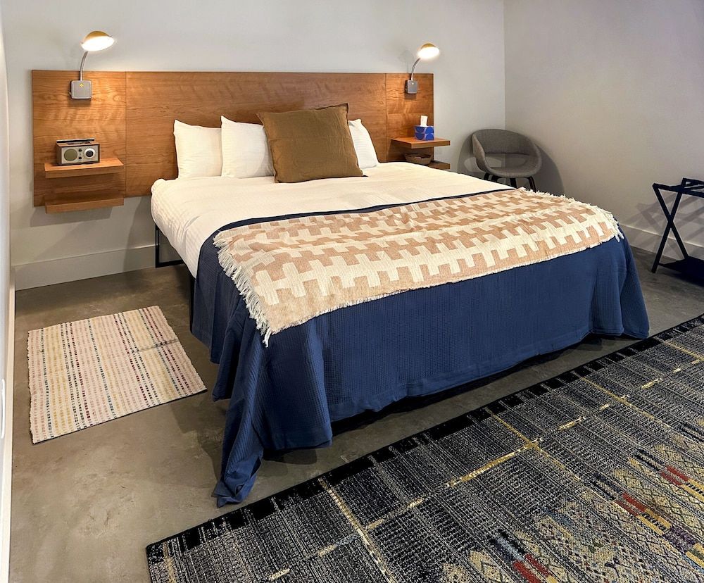 Room (Folsom Brook King Plus)