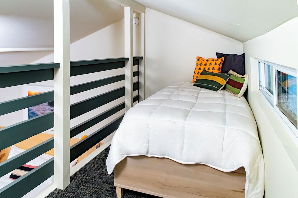 Room (Ledges King)