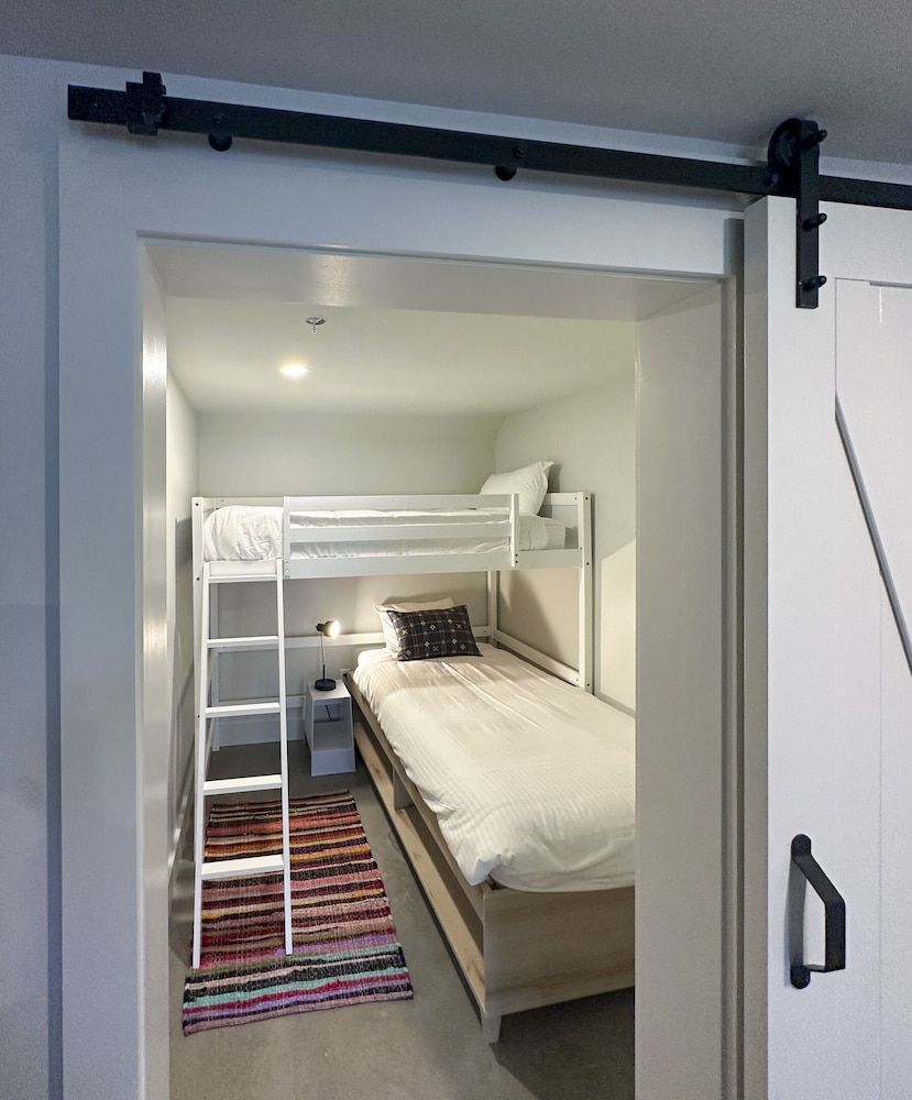 Suite (Folsom Brook)