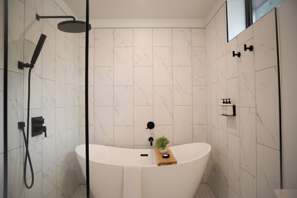 Nature Link Resort Cedar Cabin Lakeview (Beachfront) 3