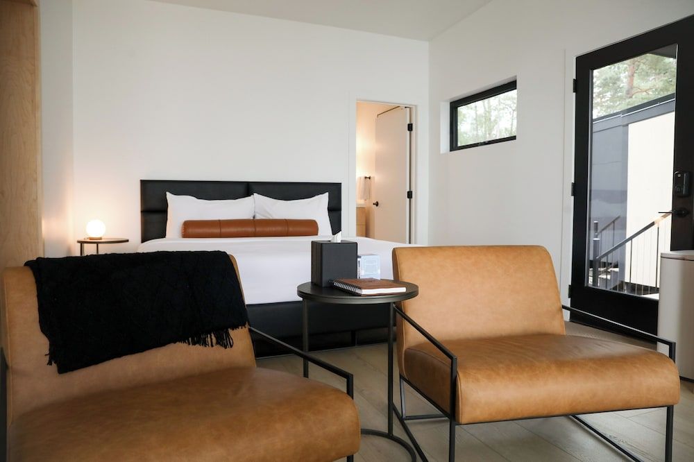 Nature Link Resort Cedar Cabin Lakeview (Beachfront)