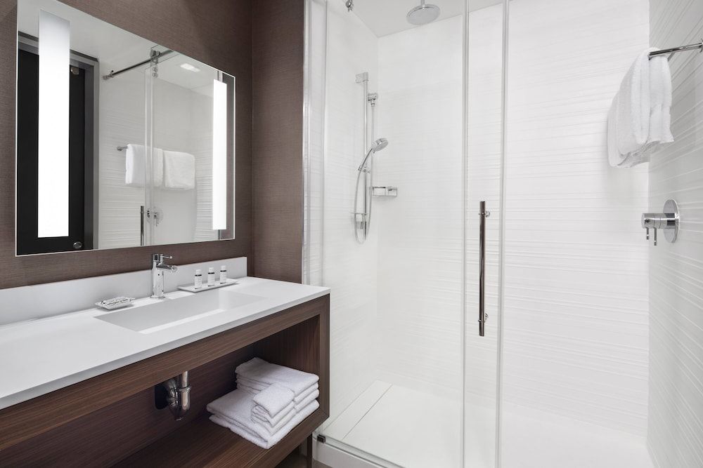 AC Hotel Lansing University Area Room, 2 Queen Beds 4