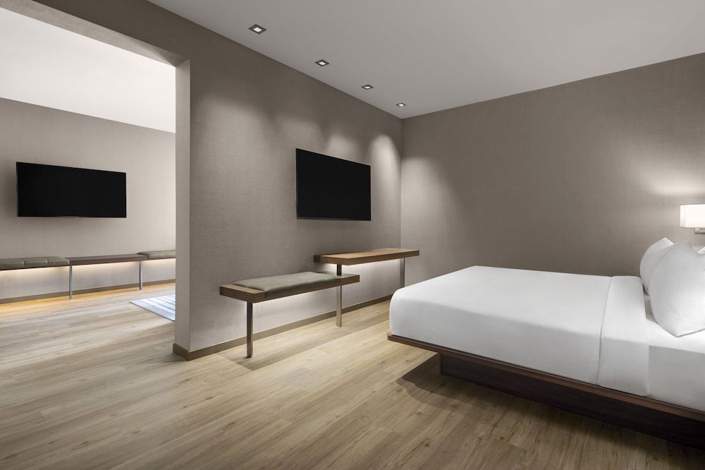 AC Hotel Lansing University Area Suite, 1 Bedroom 4