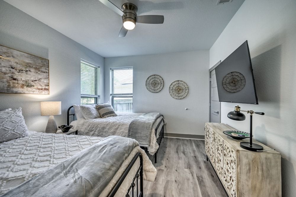 House, Multiple Beds, Hot Tub