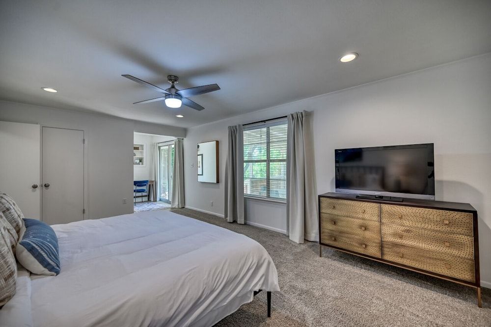 Luxury Lakefront Oasis With Boat Dock-firepit House, Multiple Beds, Patio 4