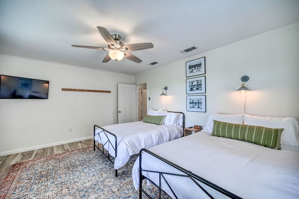 Luxury Lakefront Oasis With Boat Dock-firepit House, Multiple Beds, Patio 2