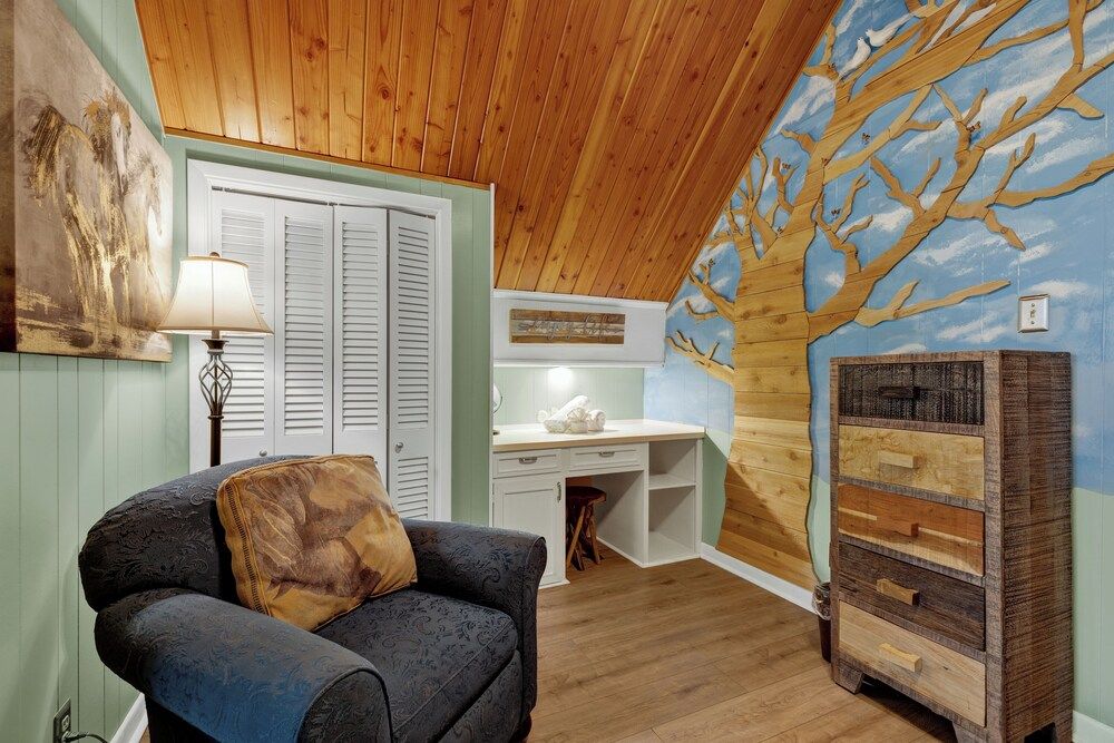 Gettin' Guada Loopy With Hot Tub & Riverfront House, Multiple Beds, Hot Tub 11