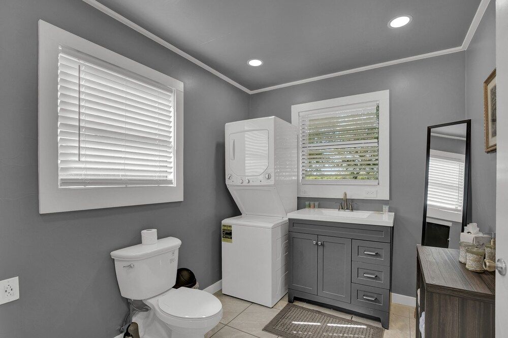 House, 1 Queen Bed