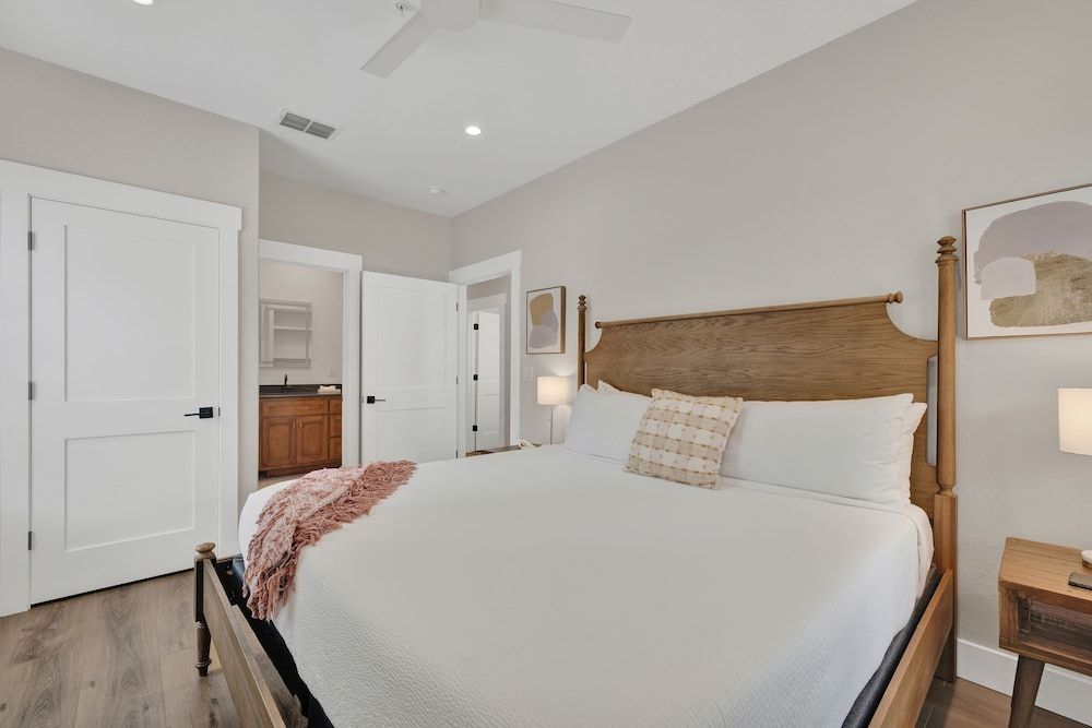House, Multiple Beds, Hot Tub