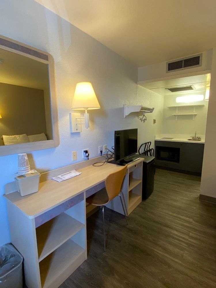 Studio 6 Casper, WY Standard Room, 1 Double Bed, Non Smoking, Kitchenette 6