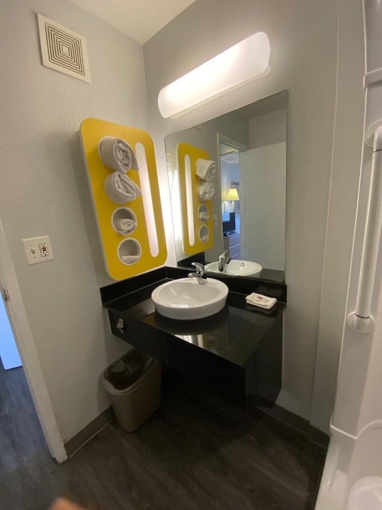 Studio 6 Casper, WY Standard Room, 1 Double Bed, Non Smoking, Kitchenette 5