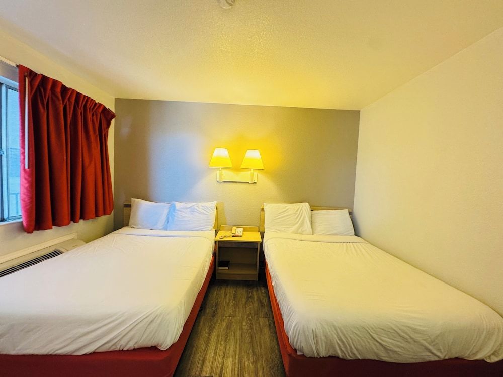 Studio 6 Casper, WY Standard Room, 2 Double Beds, Non Smoking, Kitchenette 2