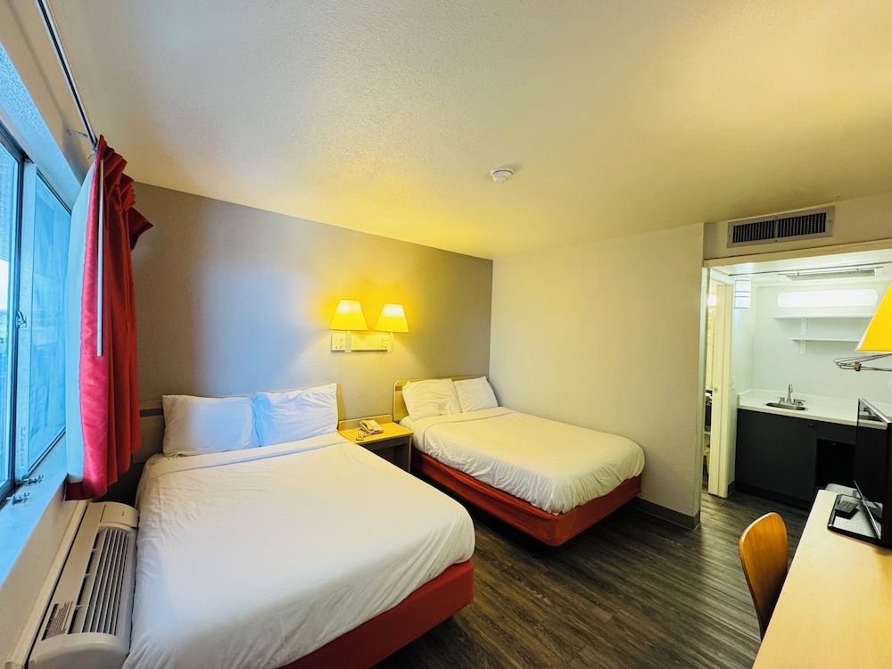 Studio 6 Casper, WY Standard Room, 2 Double Beds, Non Smoking, Kitchenette