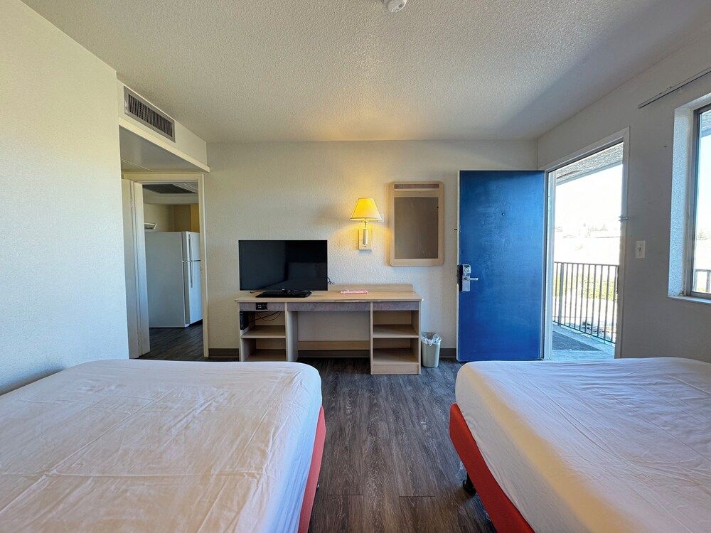 Studio 6 Casper, WY Standard Suite, 2 Double Beds, Non Smoking, Kitchenette 4