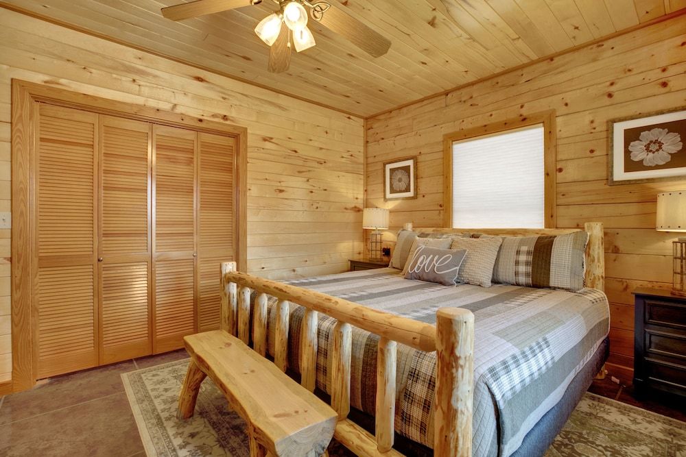 House, Multiple Beds, Hot Tub