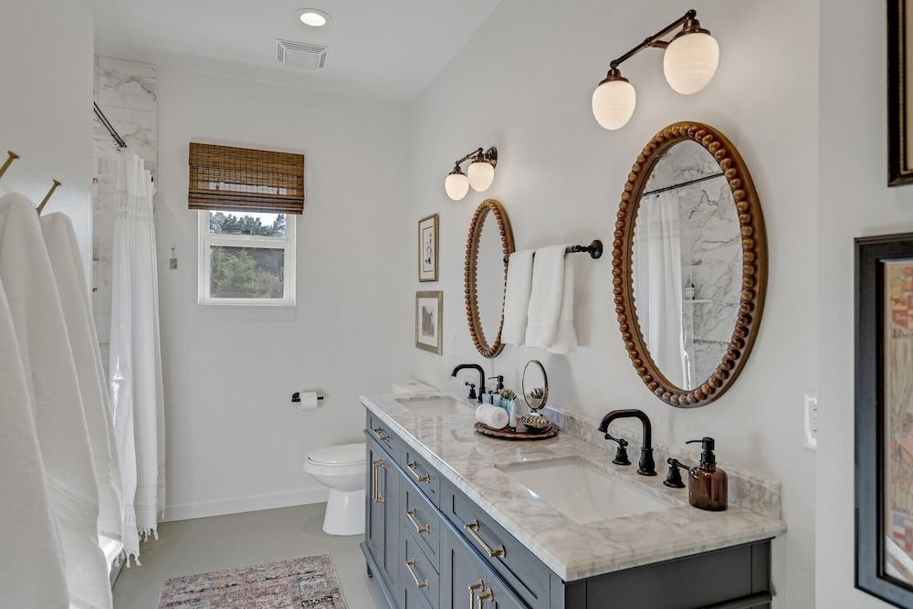 Gorgeous Home With Hot Tub 5min From the River House, Multiple Beds, Hot Tub 13