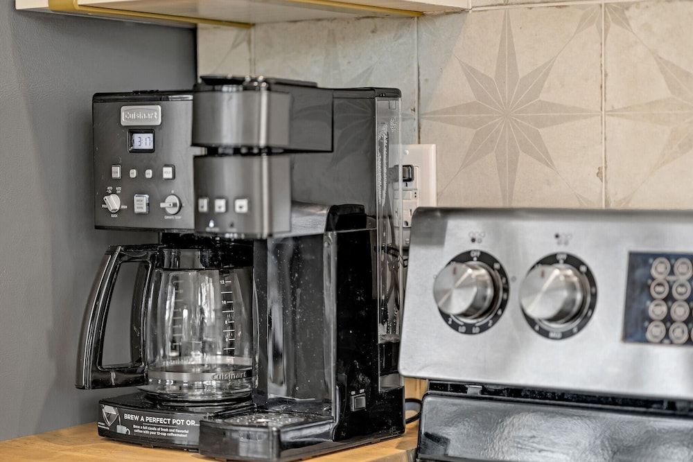 Gorgeous Home With Hot Tub 5min From the River House, Multiple Beds, Hot Tub 17