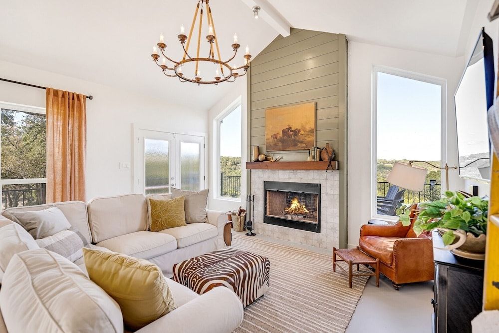 Gorgeous Home With Hot Tub 5min From the River