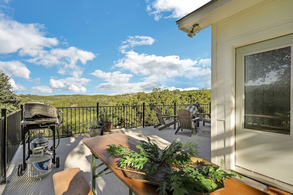 Gorgeous Home With Hot Tub 5min From the River House, Multiple Beds, Hot Tub 8