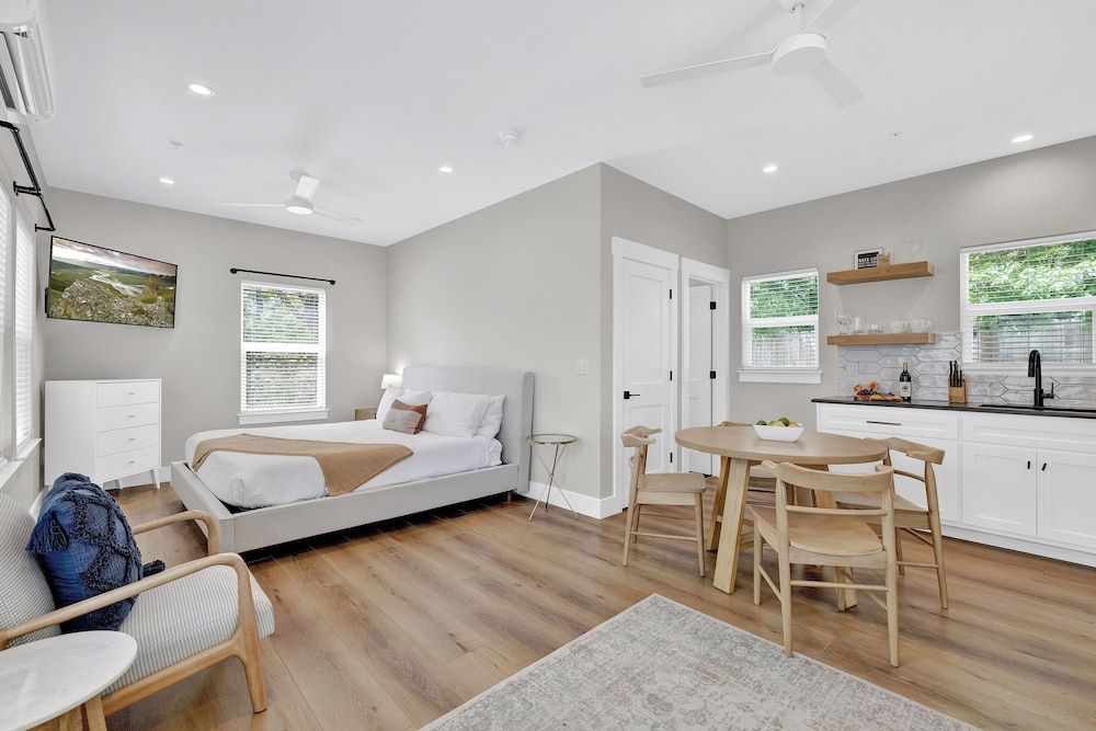 Cottage, 1 King Bed, Hot Tub