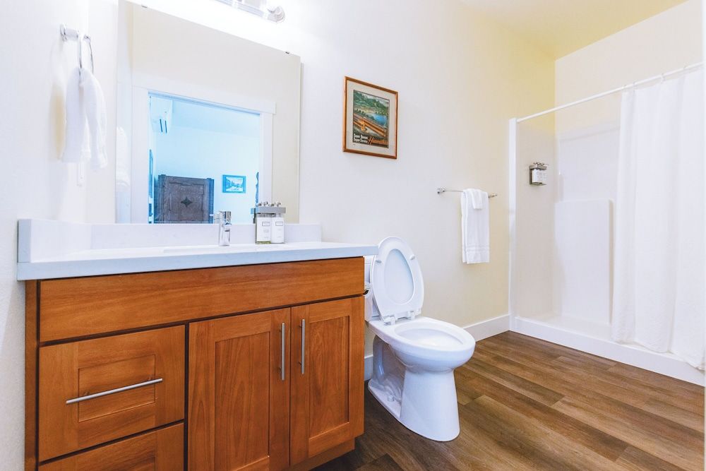 Iron Horse Inn Bed & Breakfast Guest House Classic Room (No Pets) (Not in a Caboose) 2