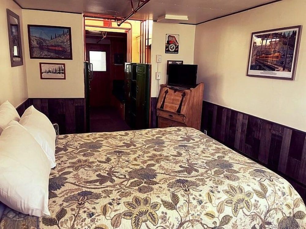 Iron Horse Inn Bed & Breakfast The Milwaukee Caboose 3