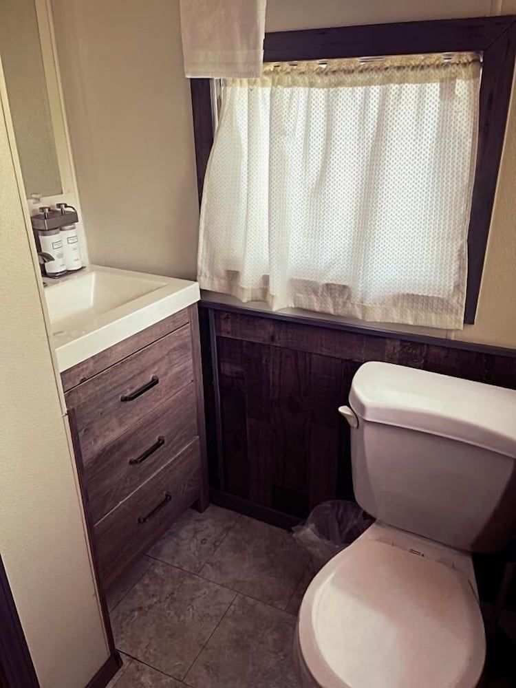 Iron Horse Inn Bed & Breakfast The Milwaukee Caboose 4