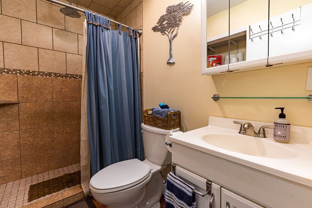 Red Bird Cabin Studio Retreat Cabin, Multiple Beds, Patio 8