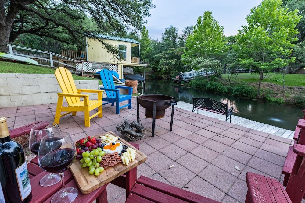 Red Bird Cabin Studio Retreat Cabin, Multiple Beds, Patio 5