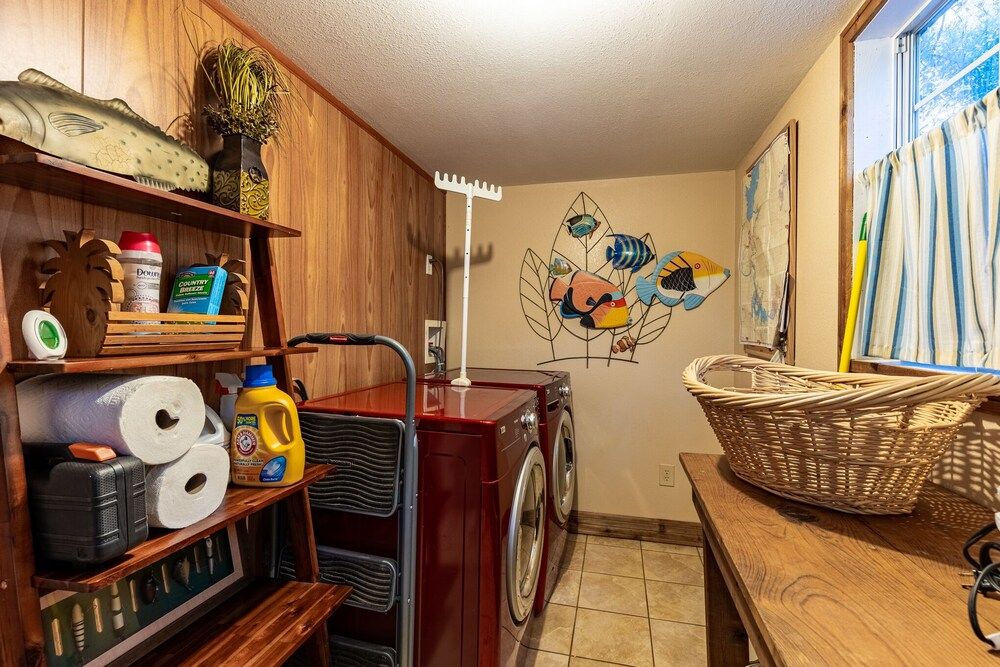 Red Bird Cabin Studio Retreat Cabin, Multiple Beds, Patio 6