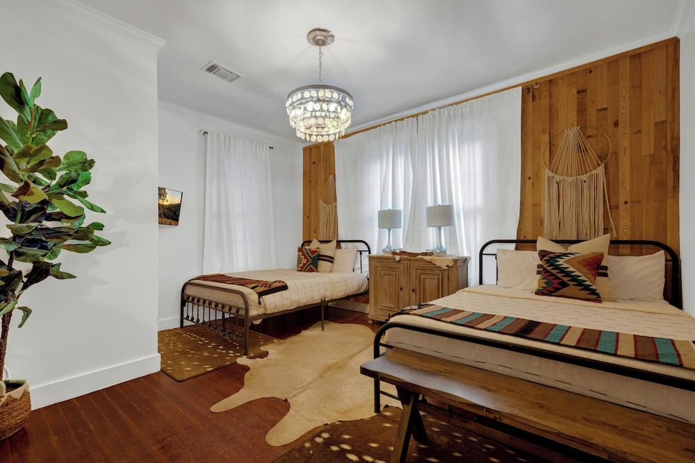 House, Multiple Beds, Hot Tub