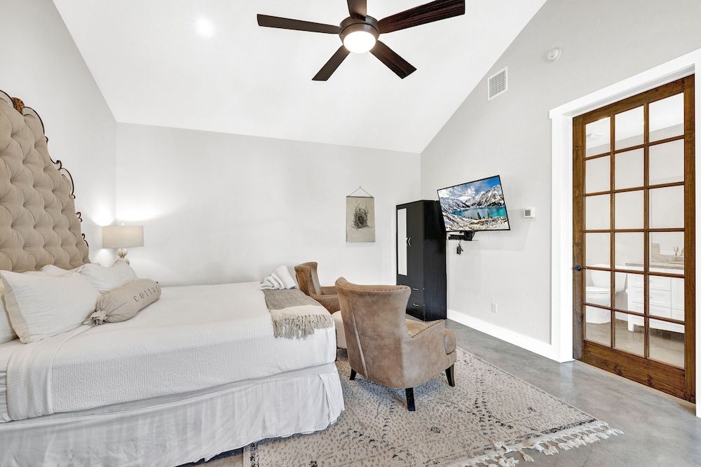 Cottage, 1 King Bed, Patio